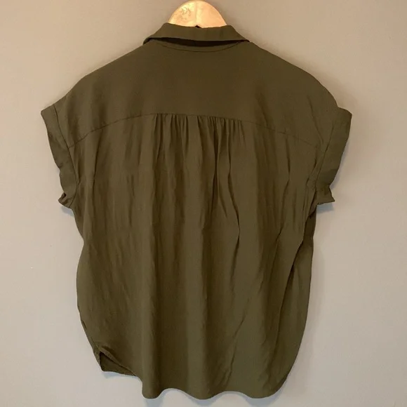 Madewell green short sleeve button down.  Size medium - Picture 4 of 6